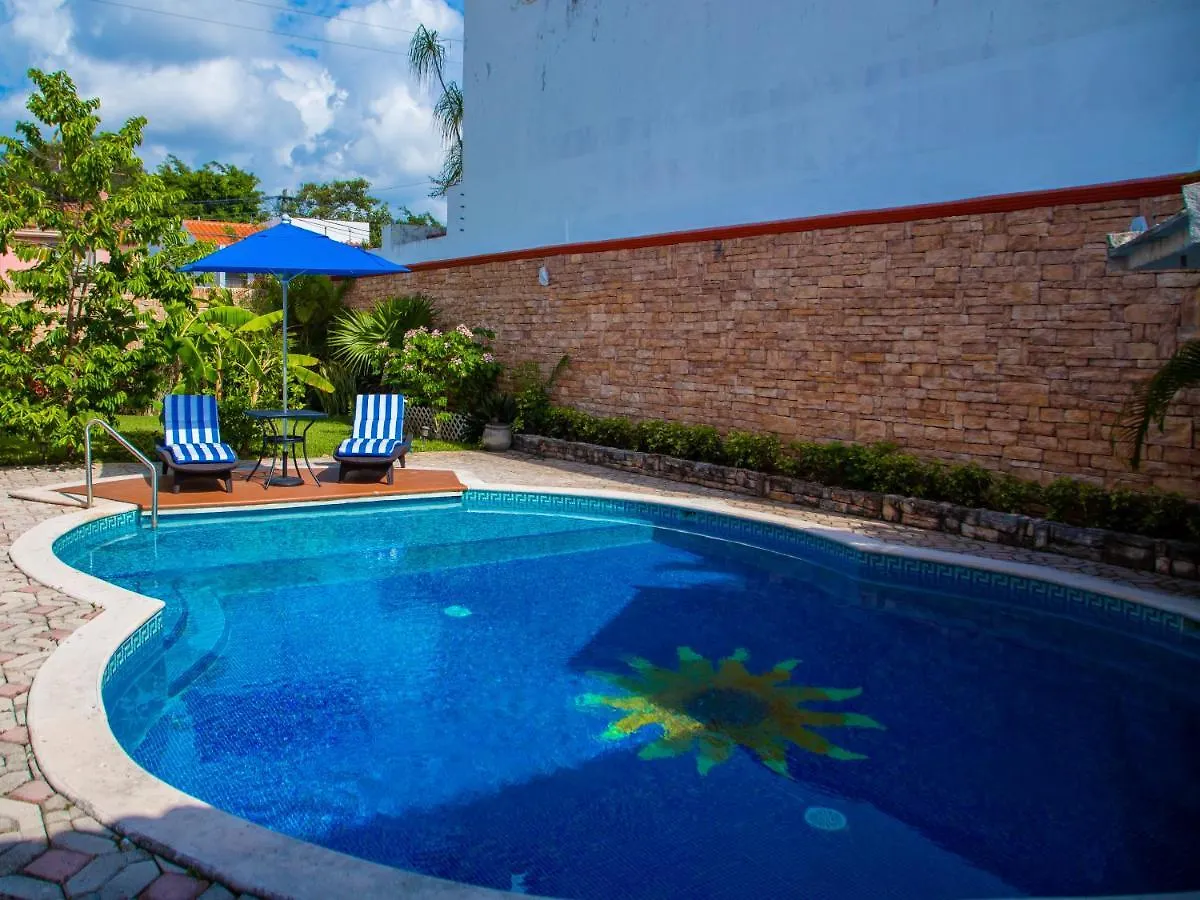 Hermosa Casa, En Renta Vacacional Con Piscina, A Tan Solo10 Minutos De La Playa, Cerca De Centros Comerciales, Restaurantes, Bares Y Supermercados Cancún