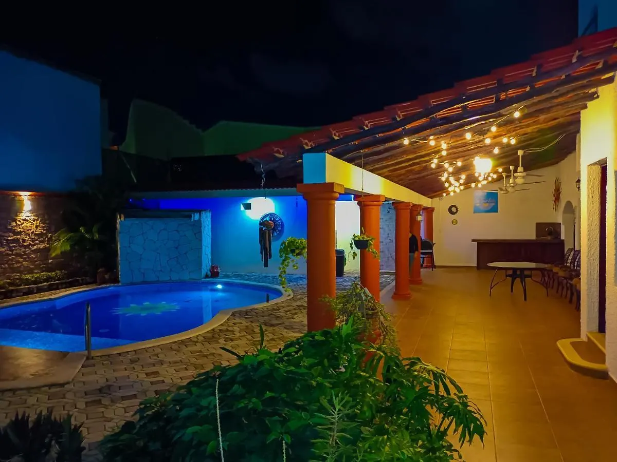 Hermosa Casa, En Renta Vacacional Con Piscina, A Tan Solo10 Minutos De La Playa, Cerca De Centros Comerciales, Restaurantes, Bares Y Supermercados Cancún 0*,