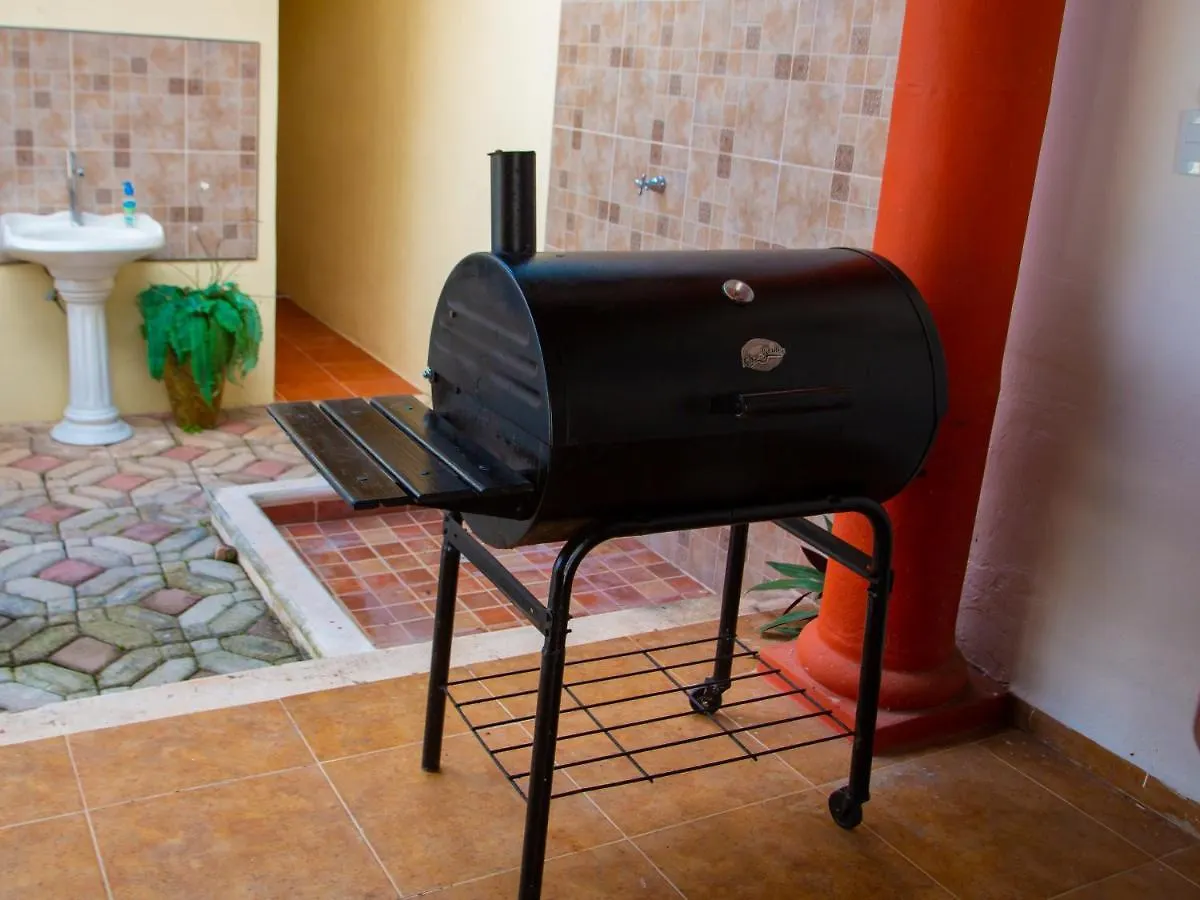 Hermosa Casa, En Renta Vacacional Con Piscina, A Tan Solo10 Minutos De La Playa, Cerca De Centros Comerciales, Restaurantes, Bares Y Supermercados Cancún Mexiko