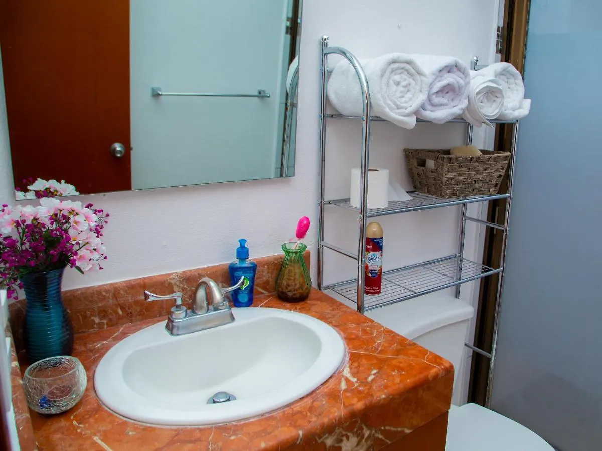 Hermosa Casa, En Renta Vacacional Con Piscina, A Tan Solo10 Minutos De La Playa, Cerca De Centros Comerciales, Restaurantes, Bares Y Supermercados Cancún