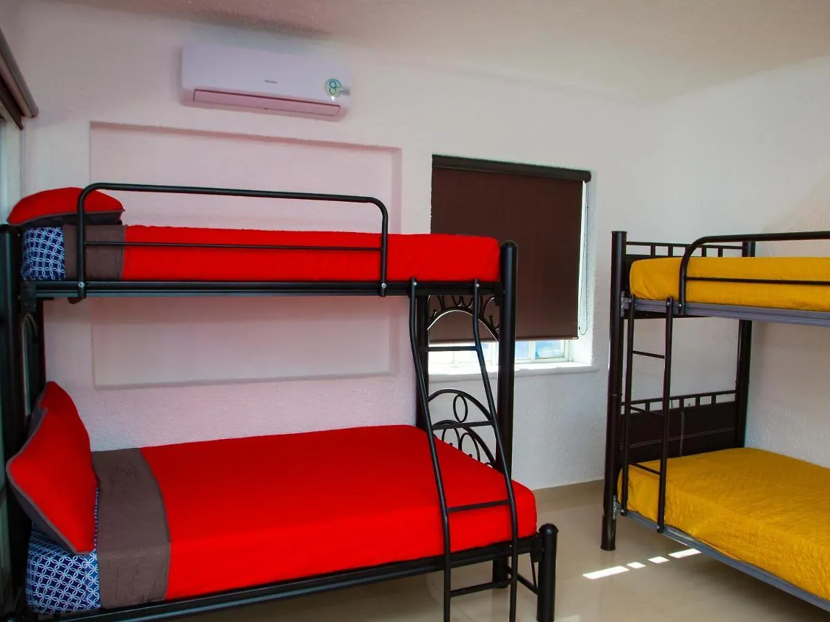 Hermosa Casa, En Renta Vacacional Con Piscina, A Tan Solo10 Minutos De La Playa, Cerca De Centros Comerciales, Restaurantes, Bares Y Supermercados Cancún