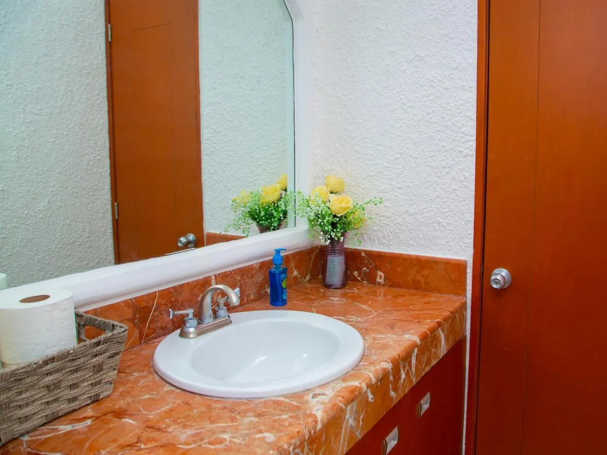Hermosa Casa, En Renta Vacacional Con Piscina, A Tan Solo10 Minutos De La Playa, Cerca De Centros Comerciales, Restaurantes, Bares Y Supermercados Cancún Mexiko