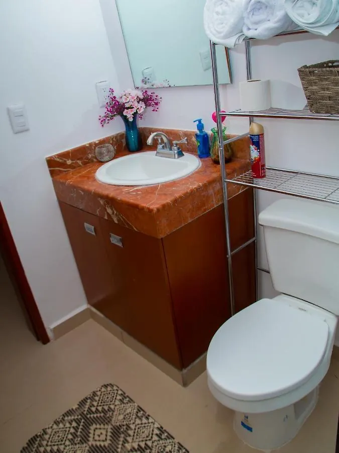 Hermosa Casa, En Renta Vacacional Con Piscina, A Tan Solo10 Minutos De La Playa, Cerca De Centros Comerciales, Restaurantes, Bares Y Supermercados Cancún